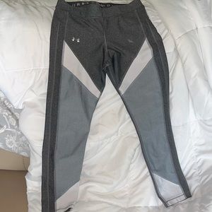 Under Armour Women's Capri Pants Size M Gray Compression Heatgear Workout Yoga